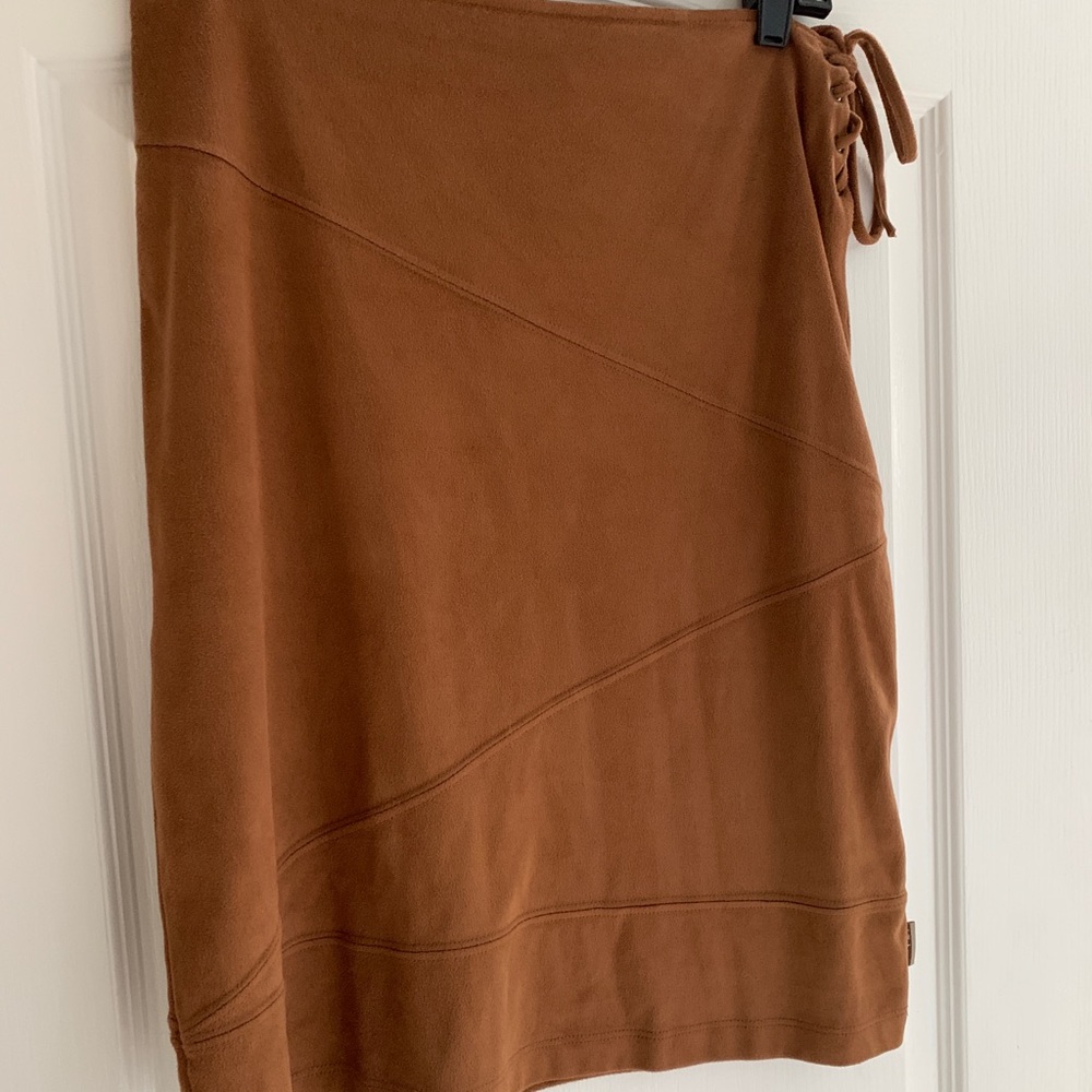 Billabong knee length skirt with tie on the side